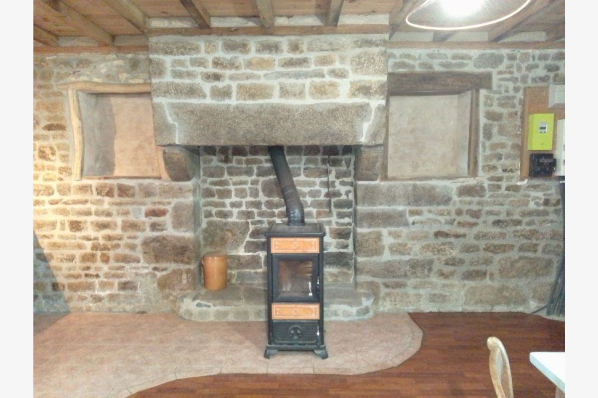 Maison de campagne à finir de restaurer - 164408_7c06ff2900fb5a4639d5ce5318cc347e.jpg
