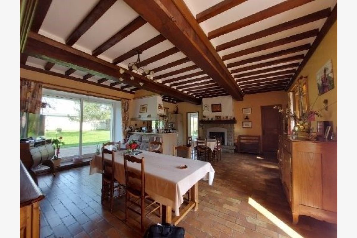 Manoir avec dépendances et 9 hectares - 164469_3.jpg