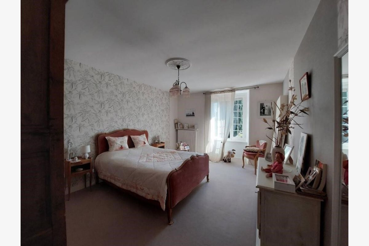Manoir avec dépendances et 9 hectares - 164469_7.jpg