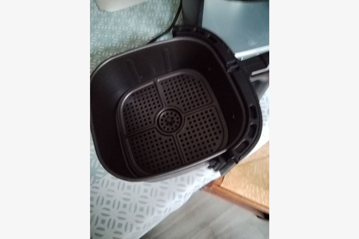 Friteuse à air sans huile - 165042_8aeab3f80dd412a2c3f22ca2560e723a.jpg