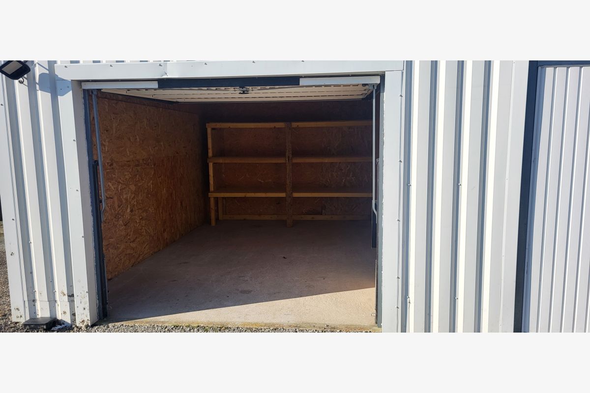 Location garage - 165282_4ca3daeb7b1858750c13534f2e83ec74.jpg
