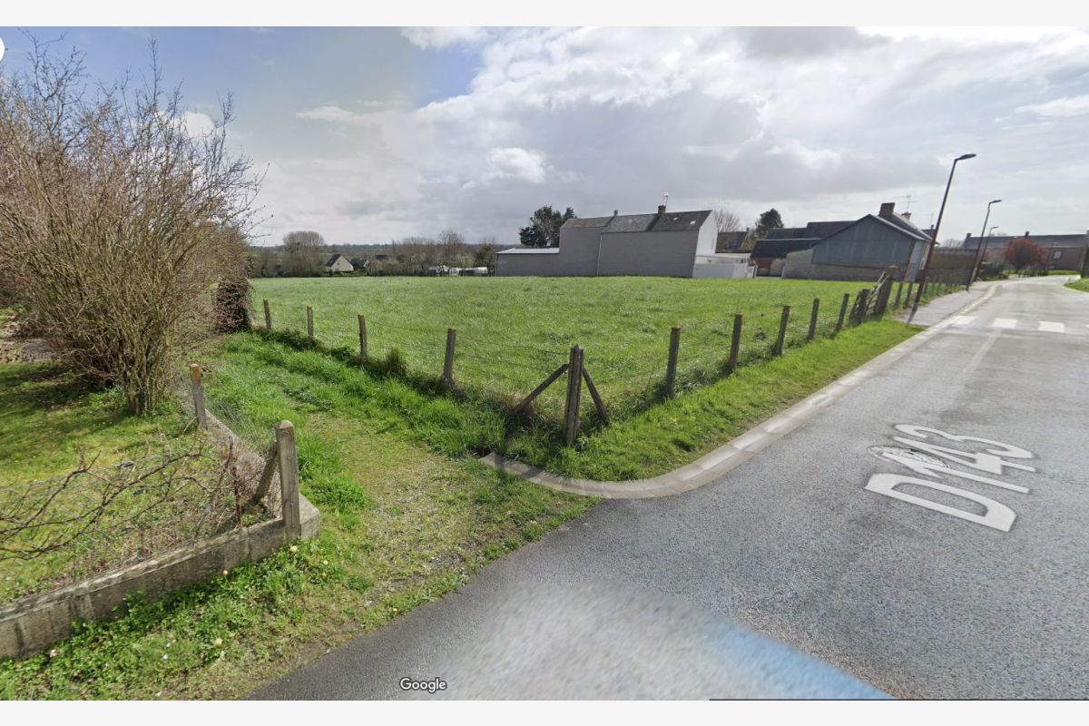 Photo 1 à v. terrain à bâtir pour un projet de lotissement en respec