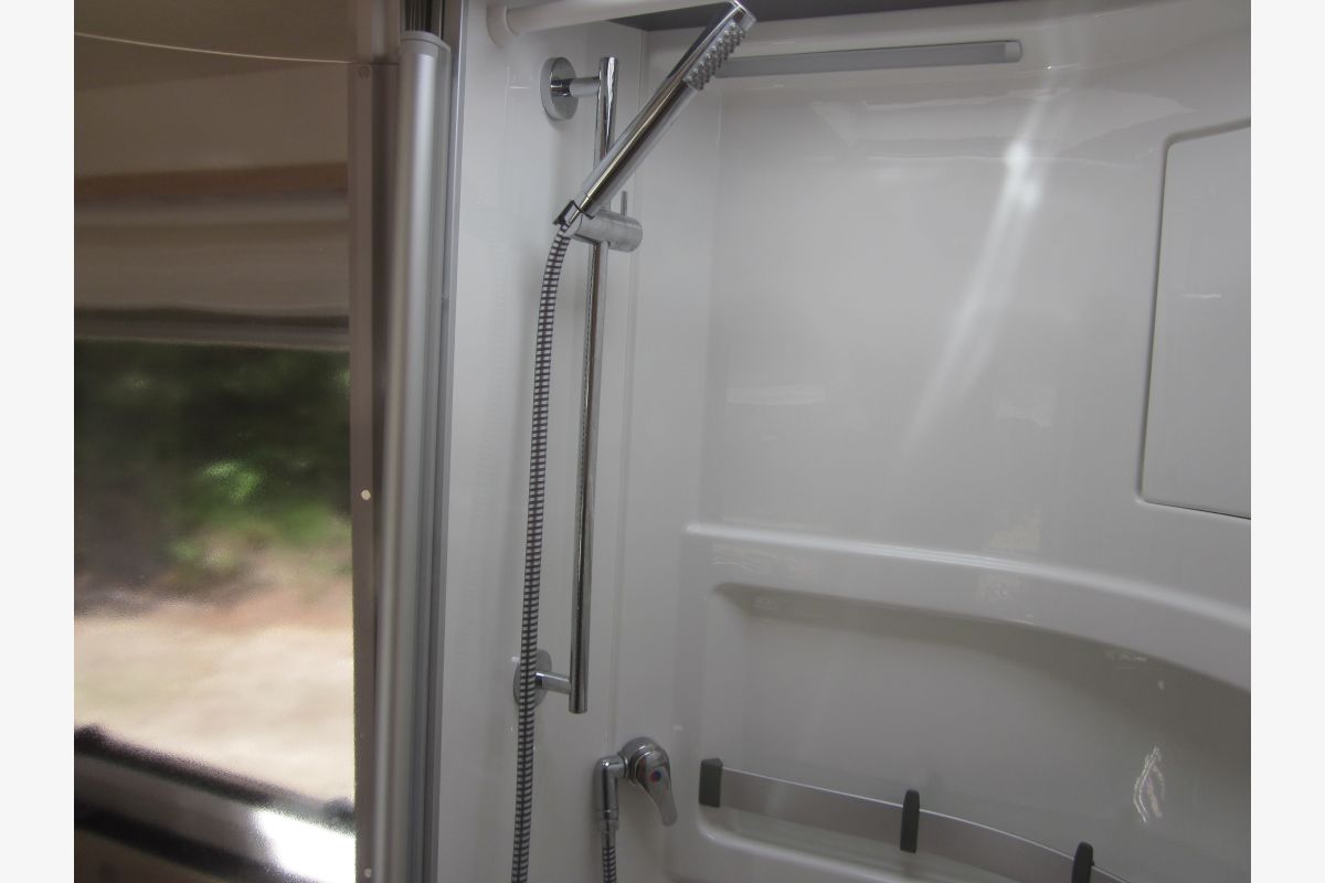 Camping-car Hymer B-MC I 690 Mercedes 170 cv, boîte auto - 165684_5a455df390ee55f9a47d578f646a86df.jpg
