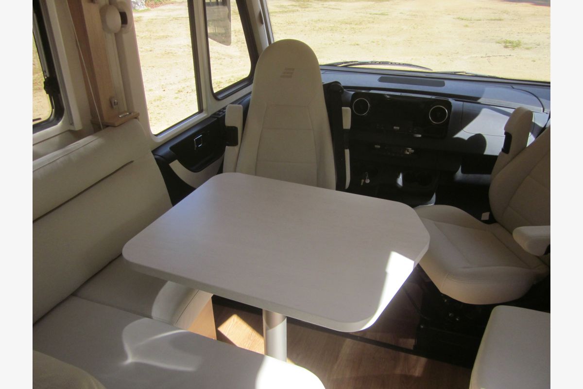 Camping-car Hymer B-MC I 690 Mercedes 170 cv, boîte auto - 165684_5d78c70581eeaa256c6a356471a7789c.jpg