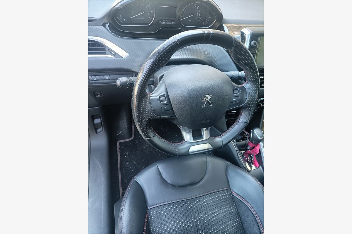 Voiture 208 - 165831_3478be68a13edf2de70ea8e4b3d80791.jpg