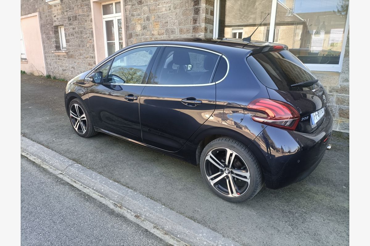 Voiture 208 - 165831_4ebe8644b92c3a545d8240ffcbd93c8d.jpg