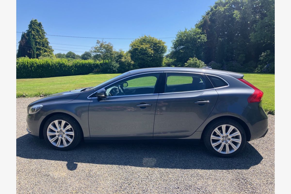 Photo 1 Volvo v40T2 120ch essence