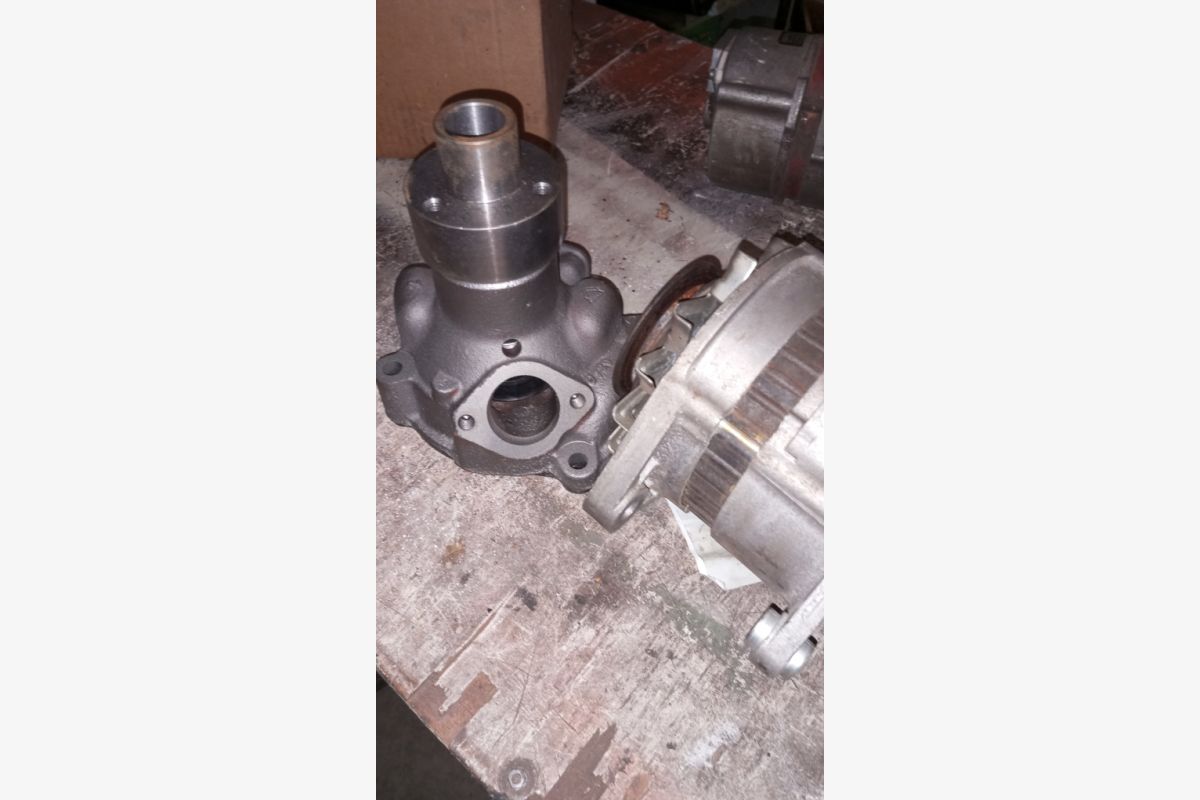Pompe à eau  - 166258_ae5b1c4c2acd87da5352256372ce45b7.jpg