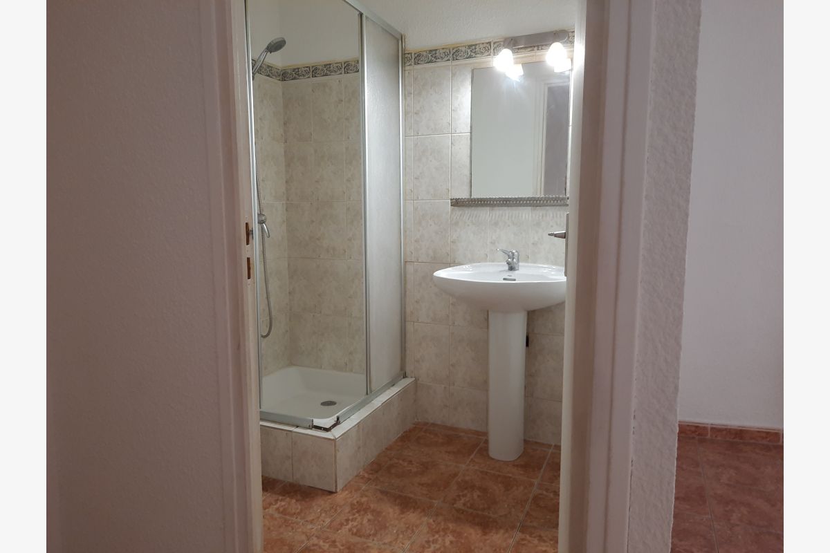 Loue appartement type F2 à Pont Saint Esprit - 166259_4c4966fd04e01f20ab5dc790e2a31c5a.jpg