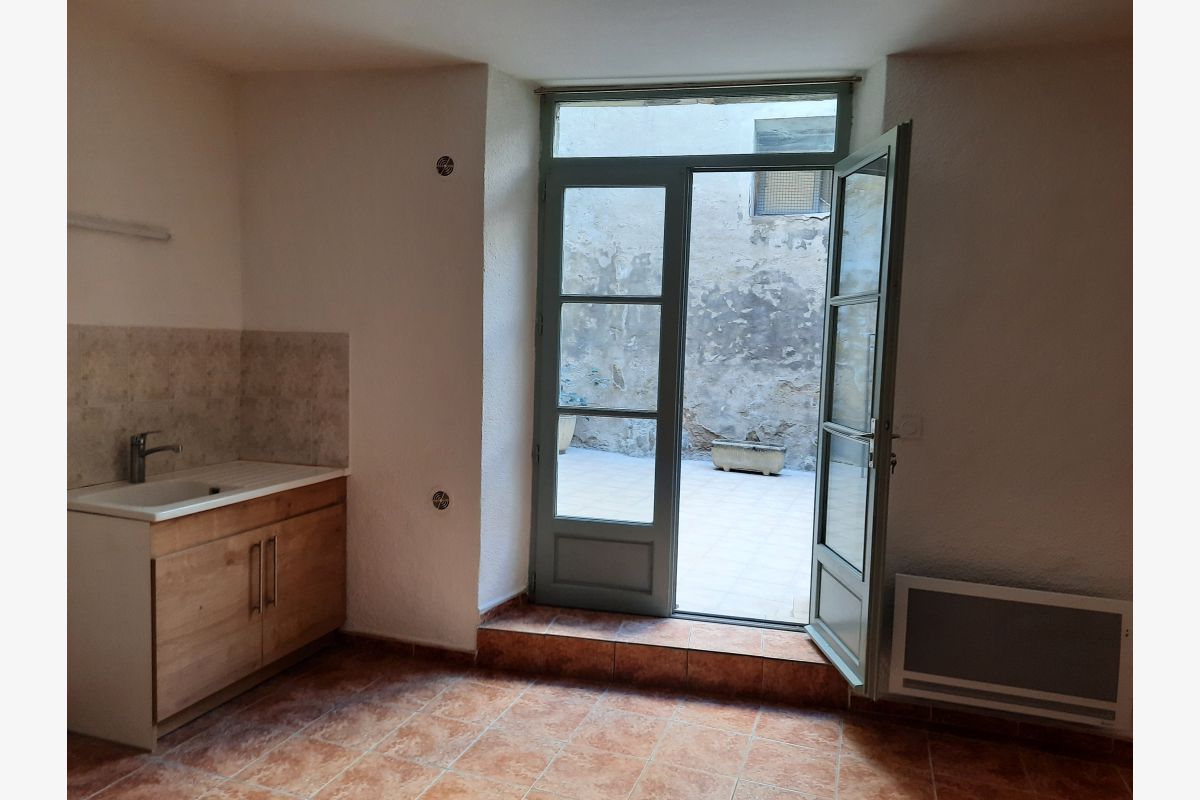 Photo 1 Loue appartement type F2 à Pont Saint Esprit