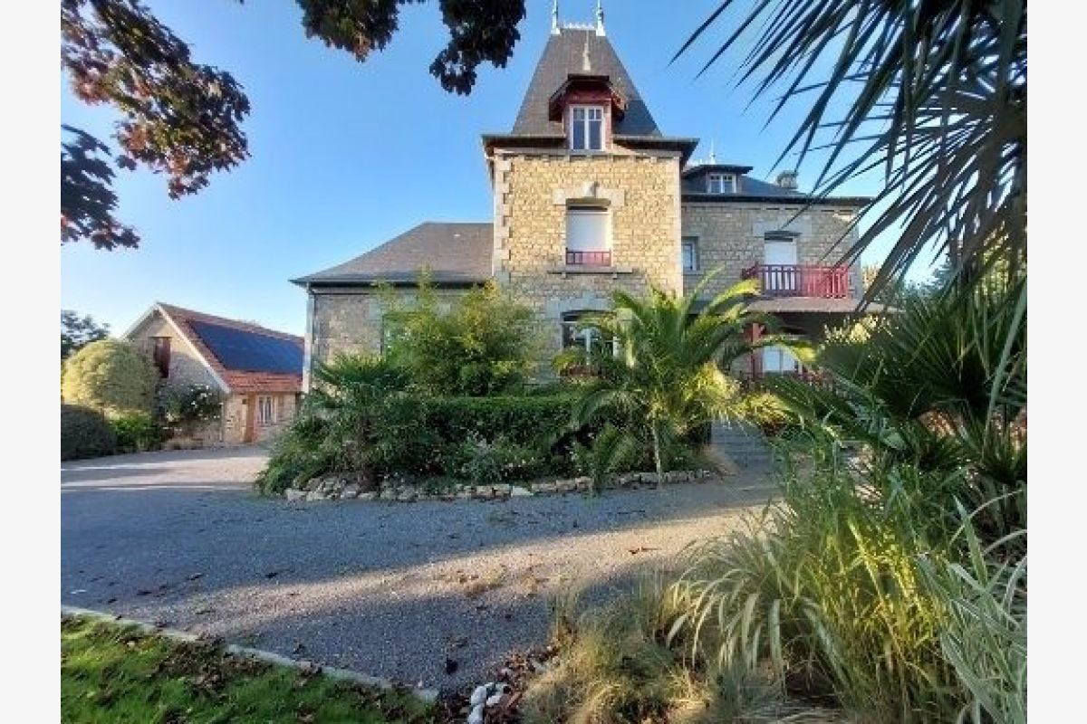 Photo 1 Maison de caractère avec dépendances