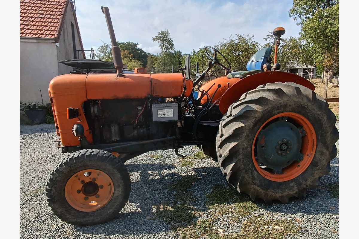 Tracteur Someca 40  - 166574_e87210999e8daa72efc4ce3c1ea40c15.jpg