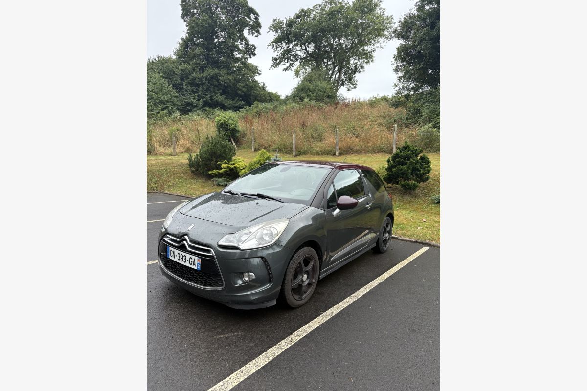 Photo 1 Citroën DS3 1.6 e-HDi 90 Airdream So Chic 5 cv