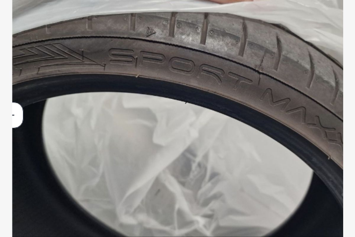 Photo 1 4 pneus DUNLOP SPORT MAXX RT 2 – état récent – à saisir