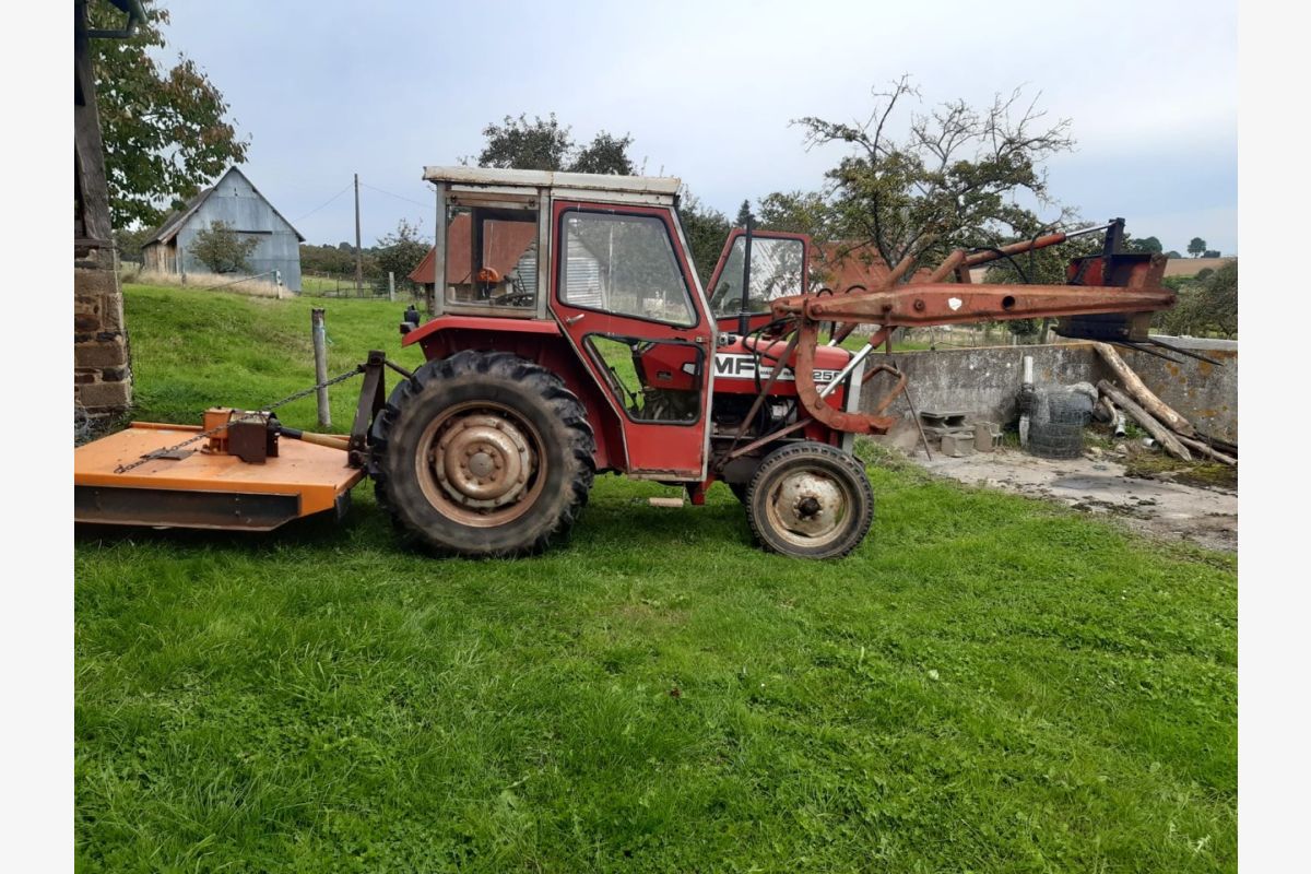 Photo 1 Tracteur et gyrobroyeur