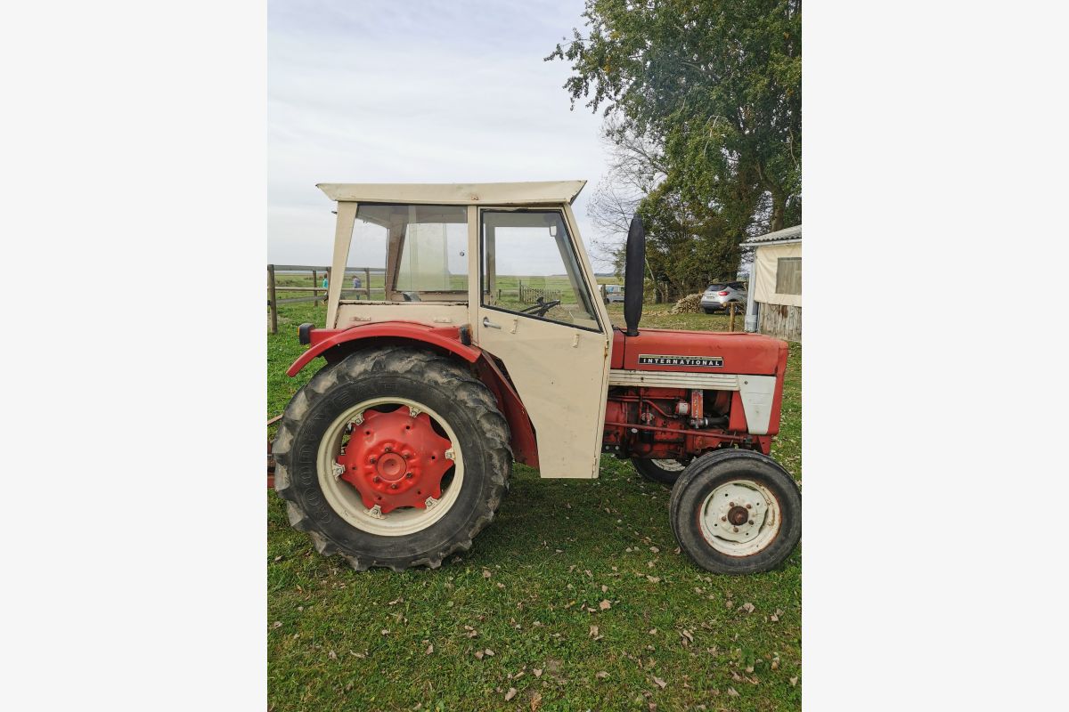 Photo 1 Tracteur MAC CORMICK 423