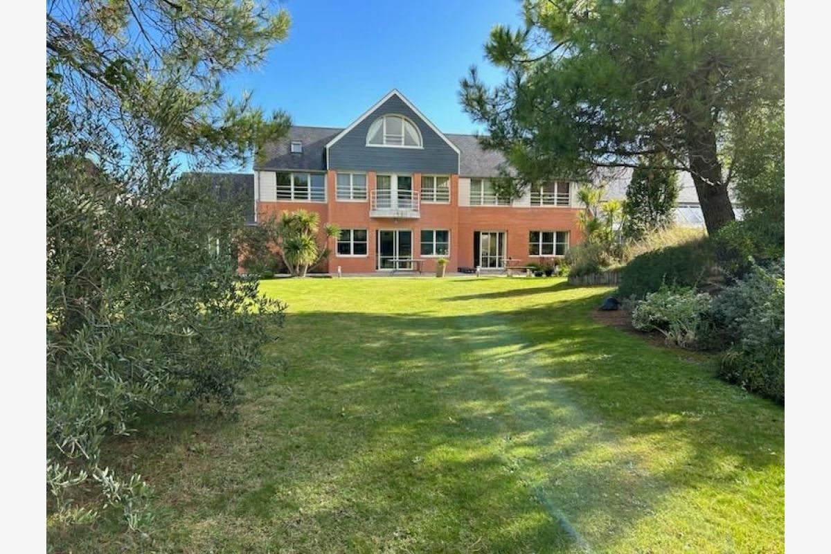 Photo 1 Me Fonty, notaire, Coutainville. Tél. 02.33.47.18.44www.font