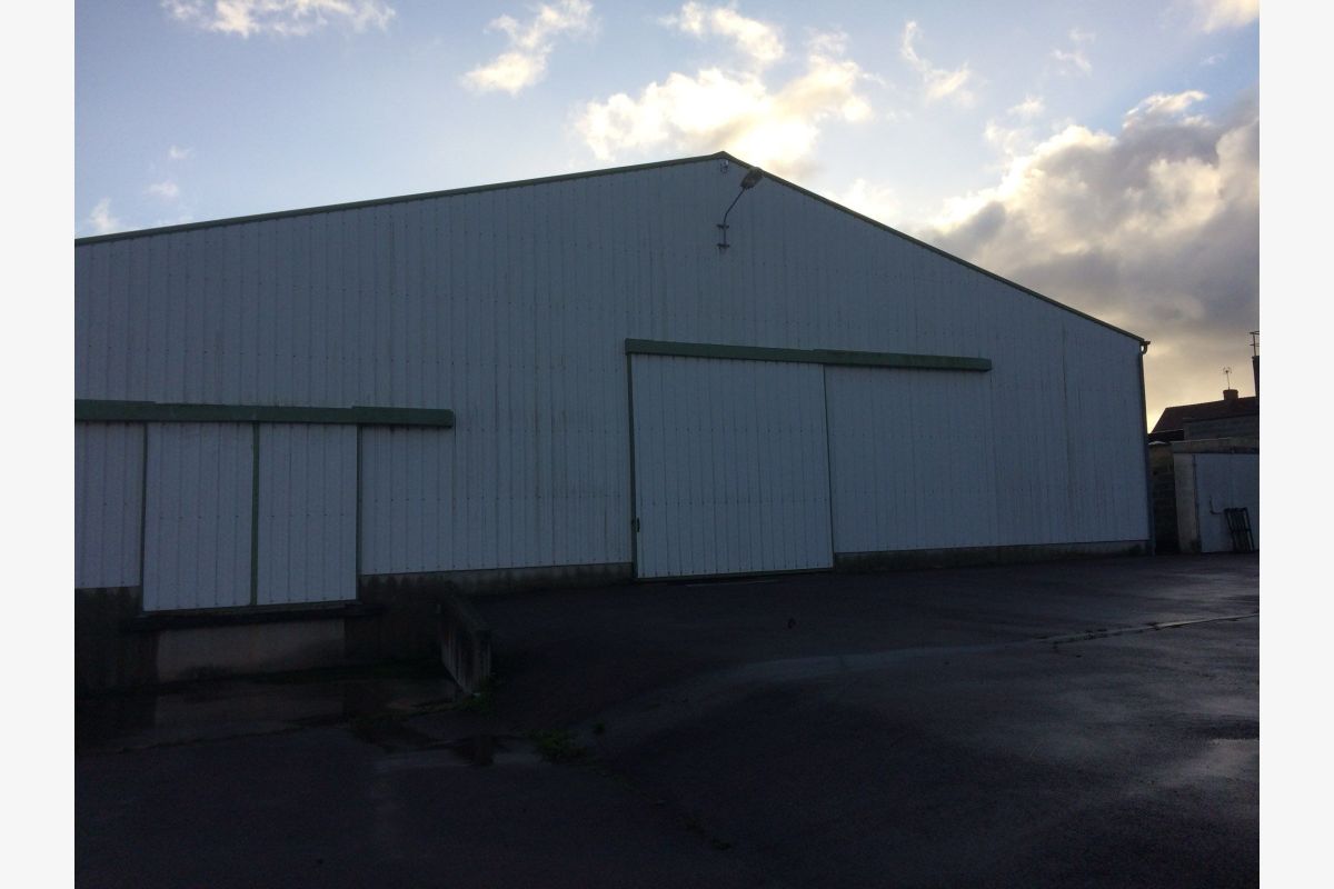 Photo 1 loue local de 600 m2 ......