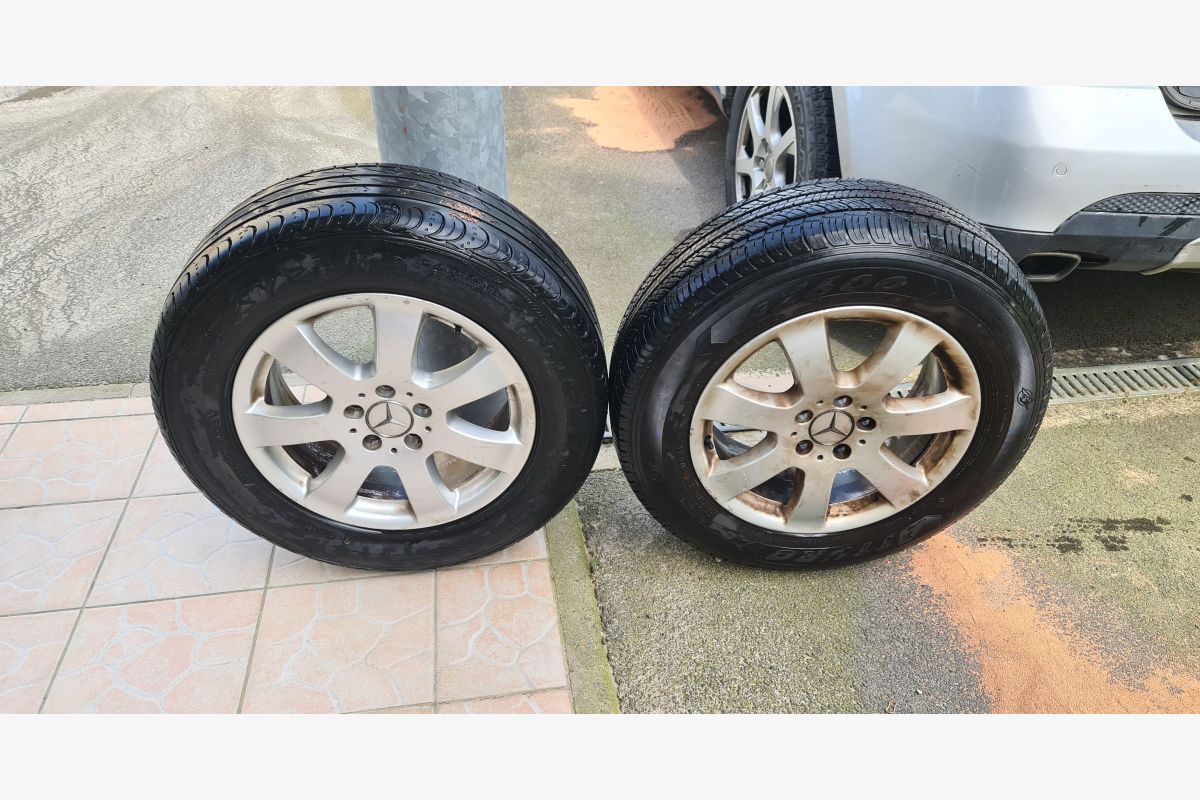 Photo 1 Pneus avec jantes