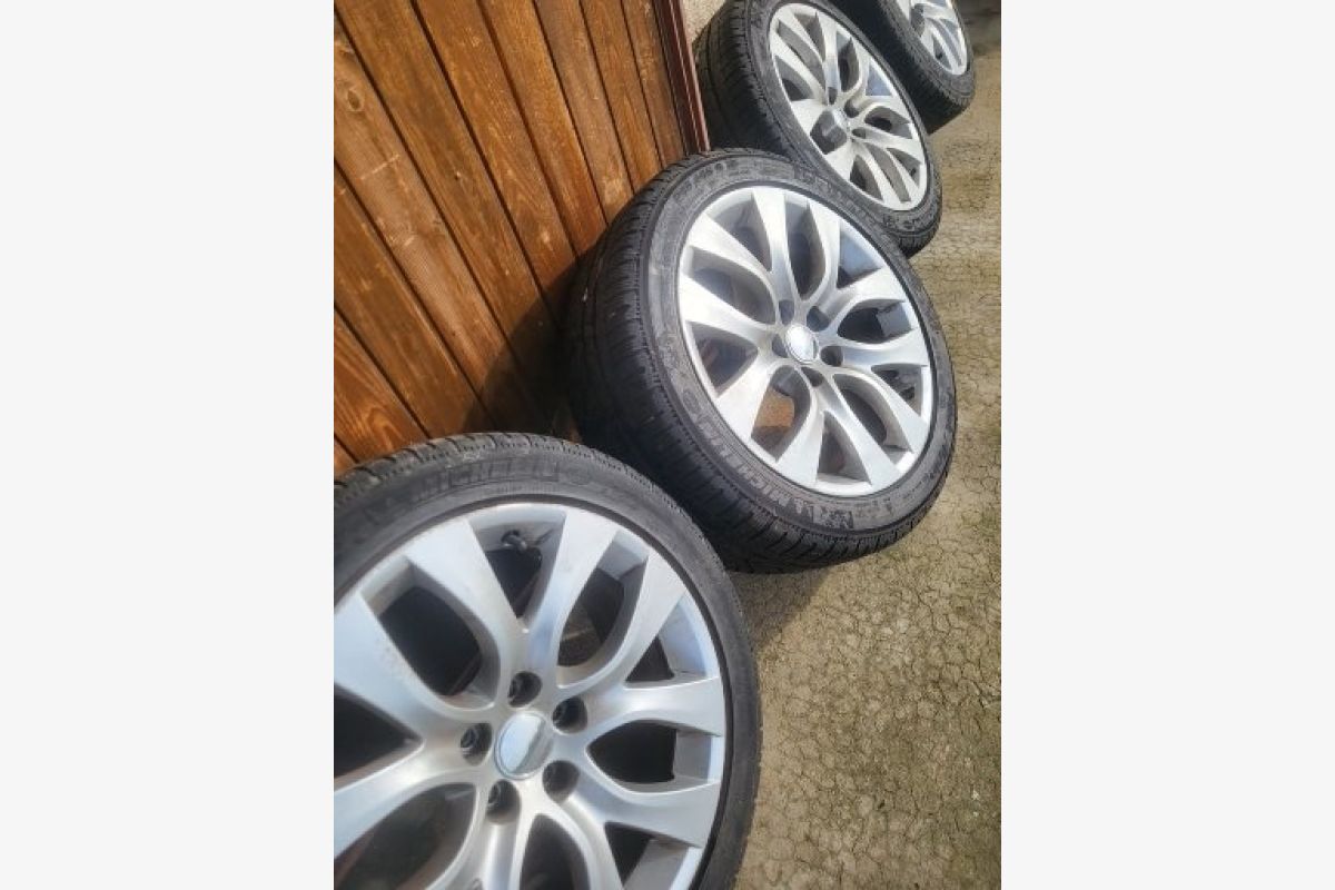 Photo 1 Roues hiver 245/45/18