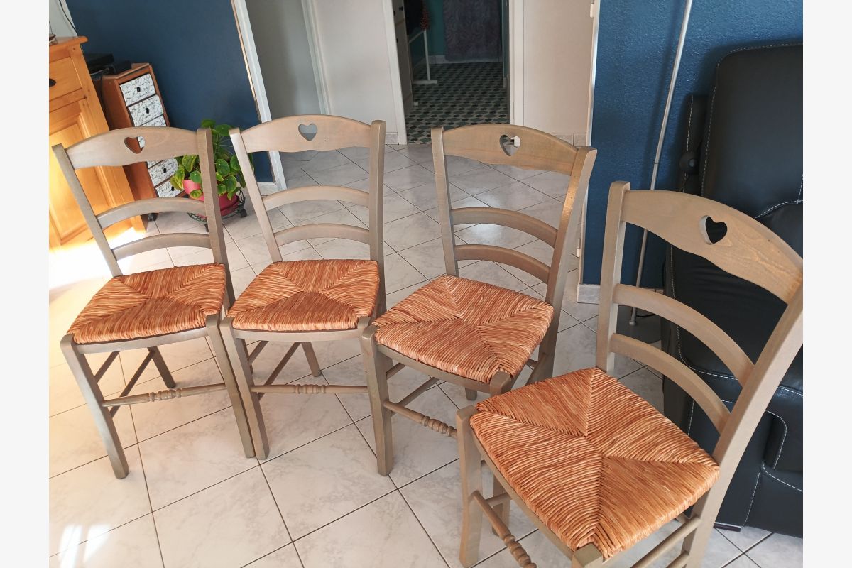 4 chaises - 170383_b59595af139bf0a21fef03867c8ca62e.jpg