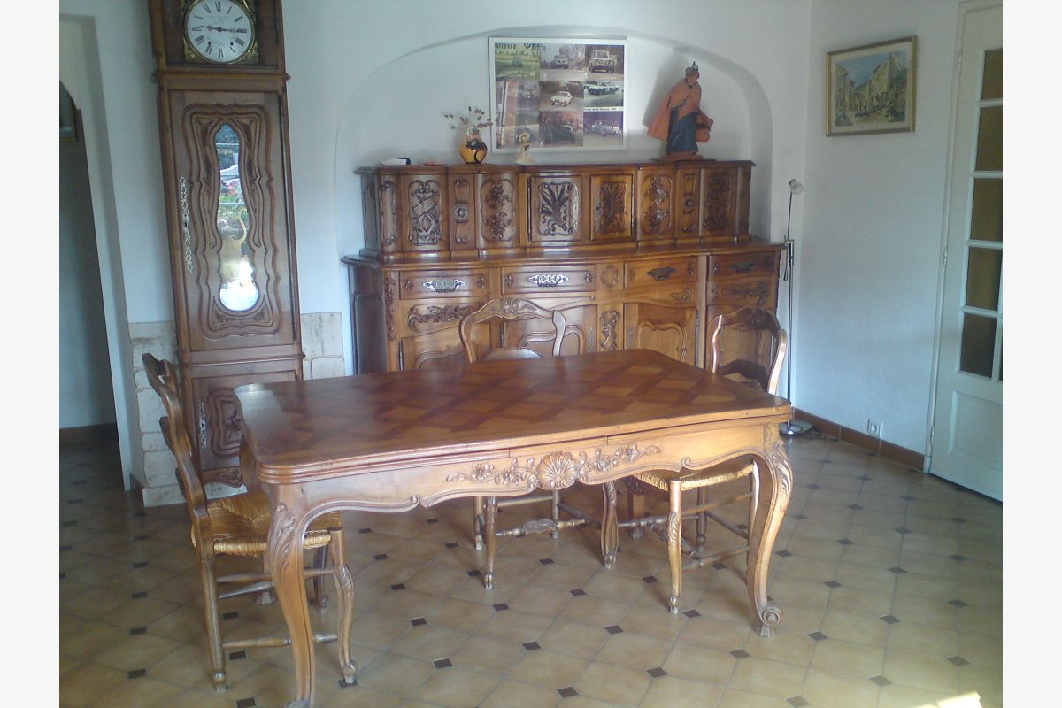 Table noyer 8 places + 8 chaises +1 - 170521_a6e14f5027330a9e4613e5398e570153.jpg