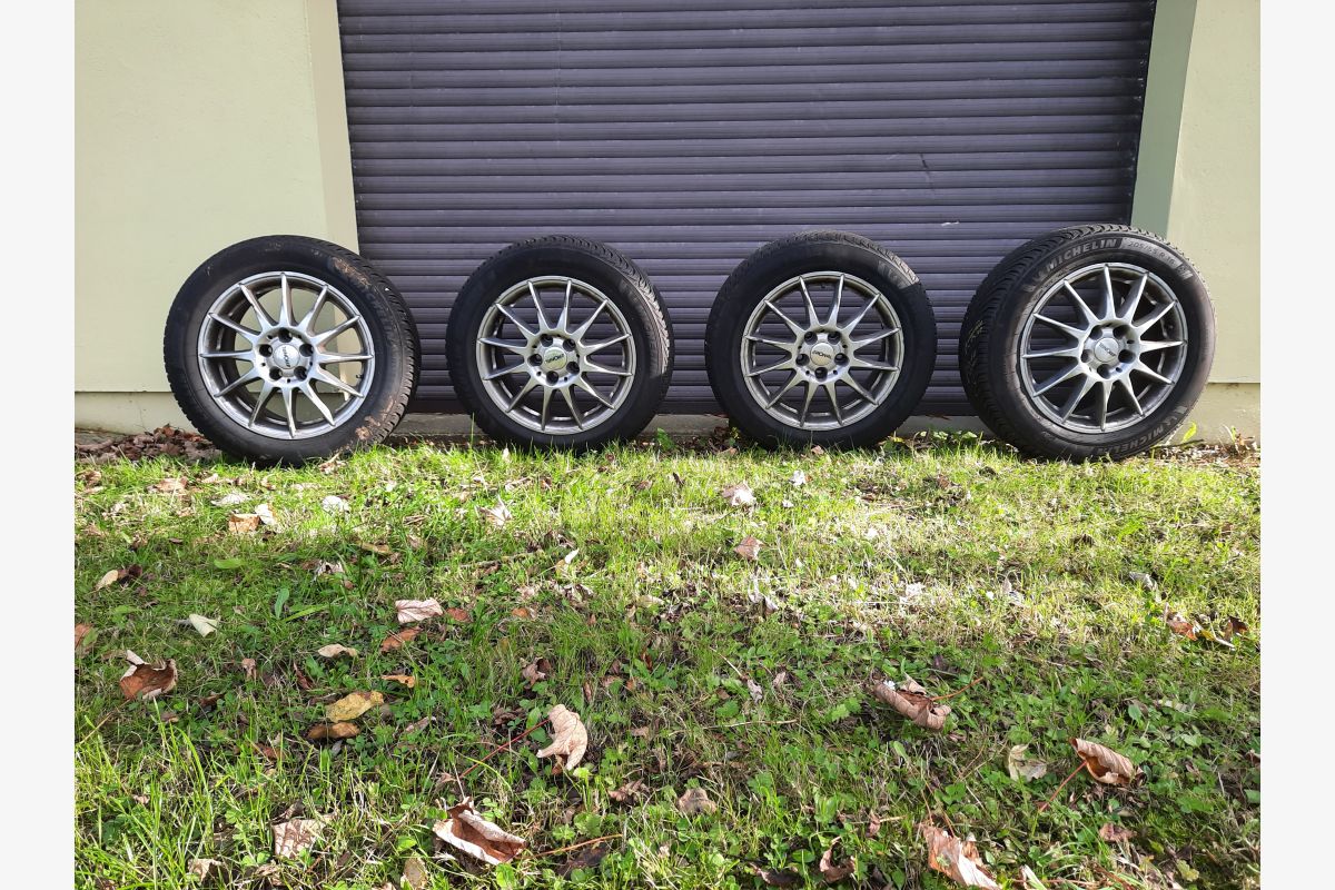 Photo 1 Vends pneus neige