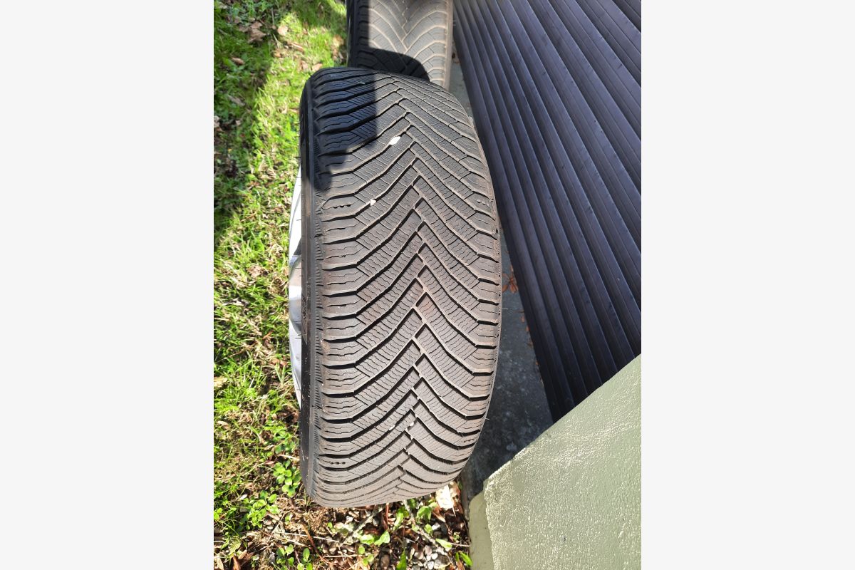 Vends pneus neige - 170568_28f54ea65b2aef1728242fd38471fdac.jpg