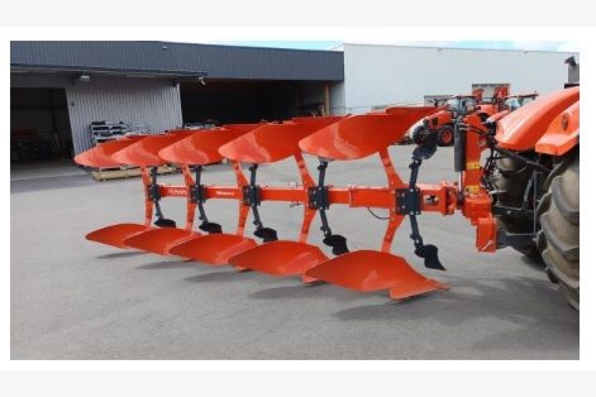 Photo 1 Charrue portée Kubota RM 3000 V