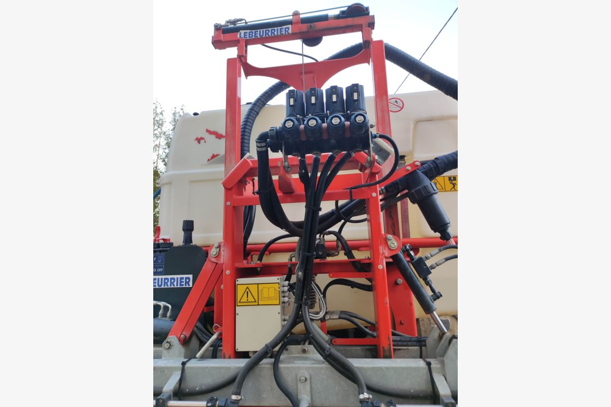 Pulvérisateur KUHN OMNIS 1000 L - 170635_45cb785ed2f027679d1922b5e9b6f9c6.jpg