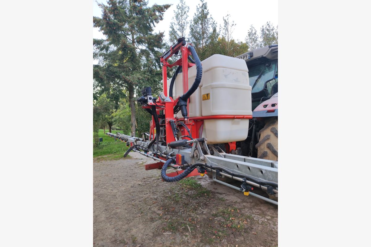 Photo 1 Pulvérisateur KUHN OMNIS 1000 L