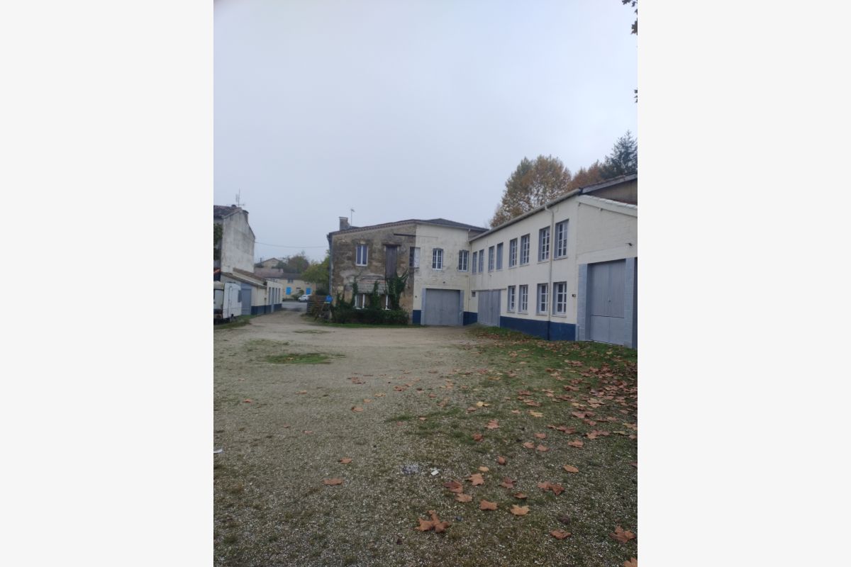 Photo 1 Garage / Garde meubles