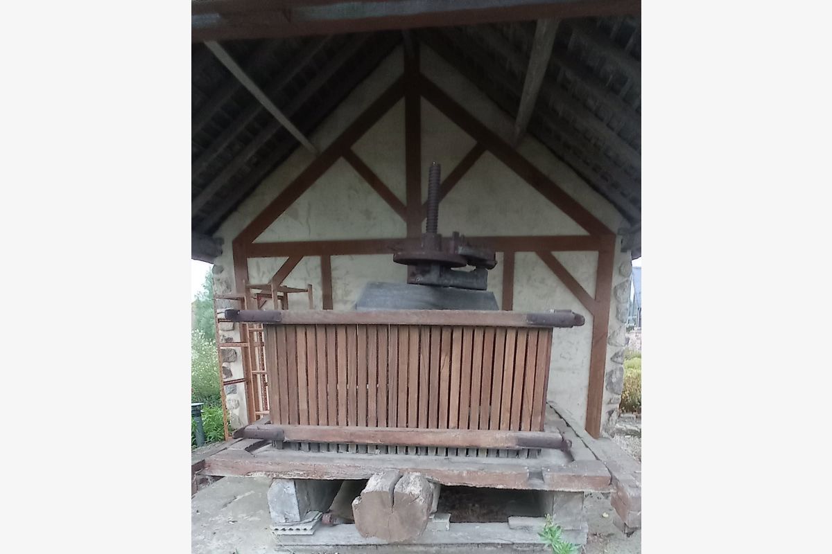 Photo 1 Tour de pressoir