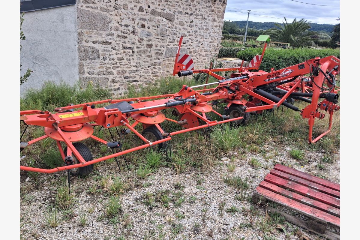 Photo 1 Faneuse Kuhn K8712