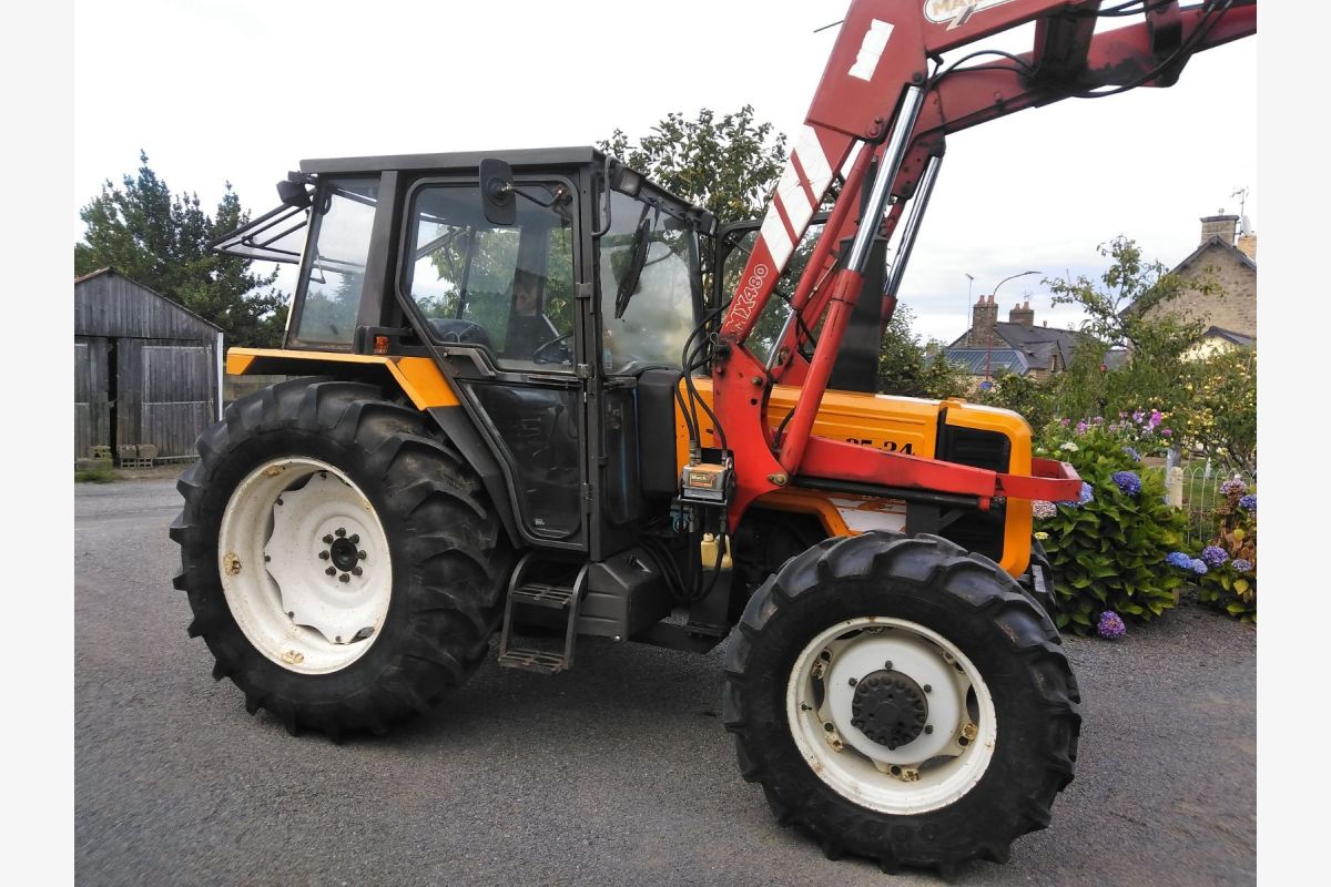 Photo 1 Tracteur Renault