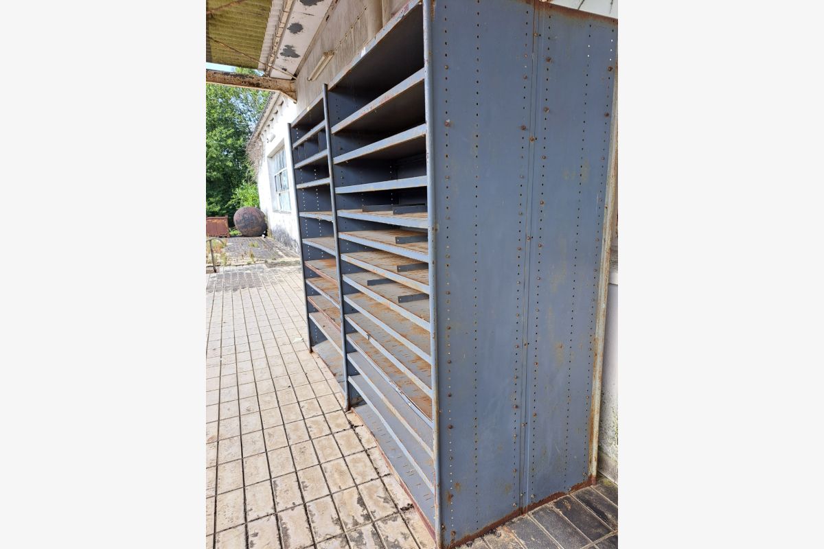 Photo 1 Rayonnage métallique