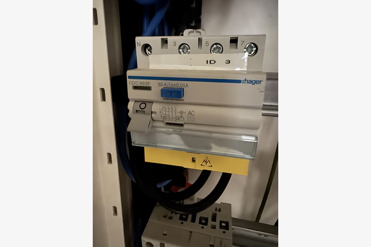 Disjoncteurs tetrapolaires Hager - 171228_c791efa8e36170b54e9cf9239063e08d.jpg