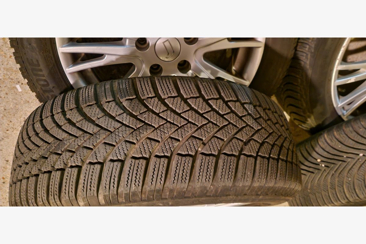 Jantes alu équipées pneus neige - 171609_5408a2d28892df04ad1641058bda6383.jpg