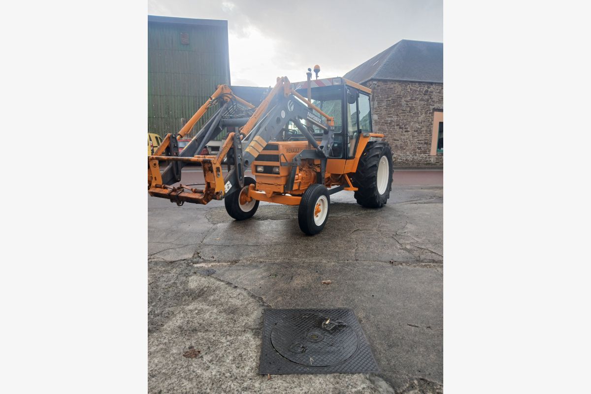 Photo 1 Tracteur Renault 