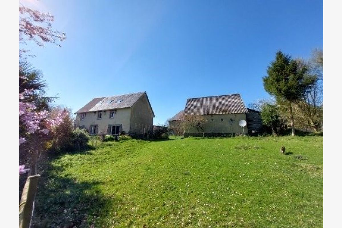 Maison ancienne avec hambre d'hôtes et ses dépendances - 172389_2.jpg