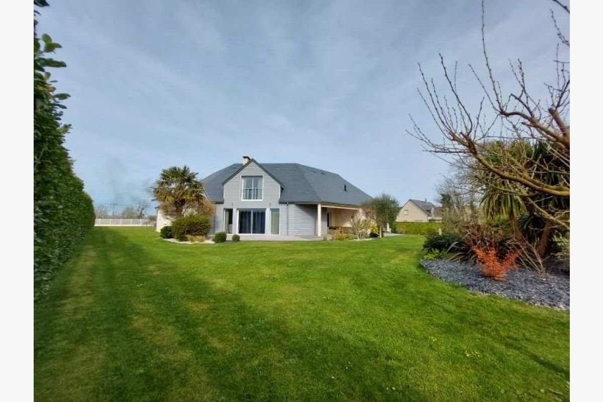 Photo 1 BREHAL Maison contemporaine avec 9 144 m² de terrain