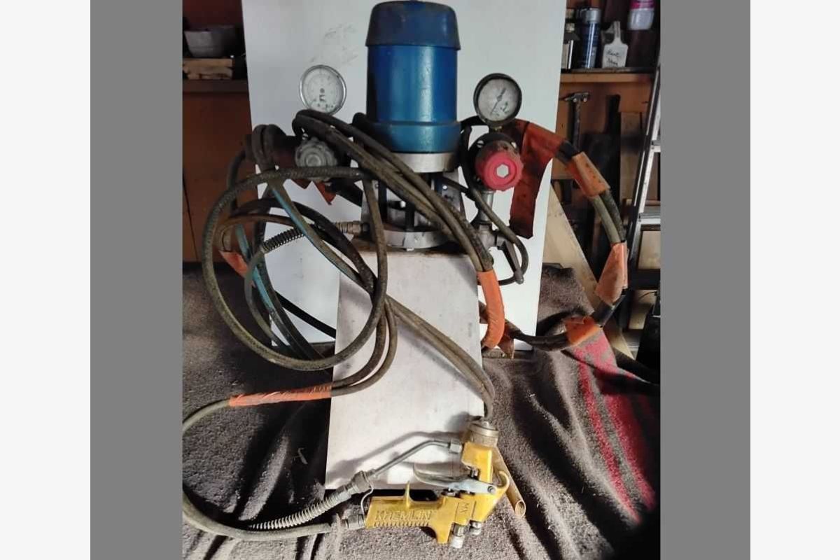 Photo 1 Pompes pneumatique à vernir