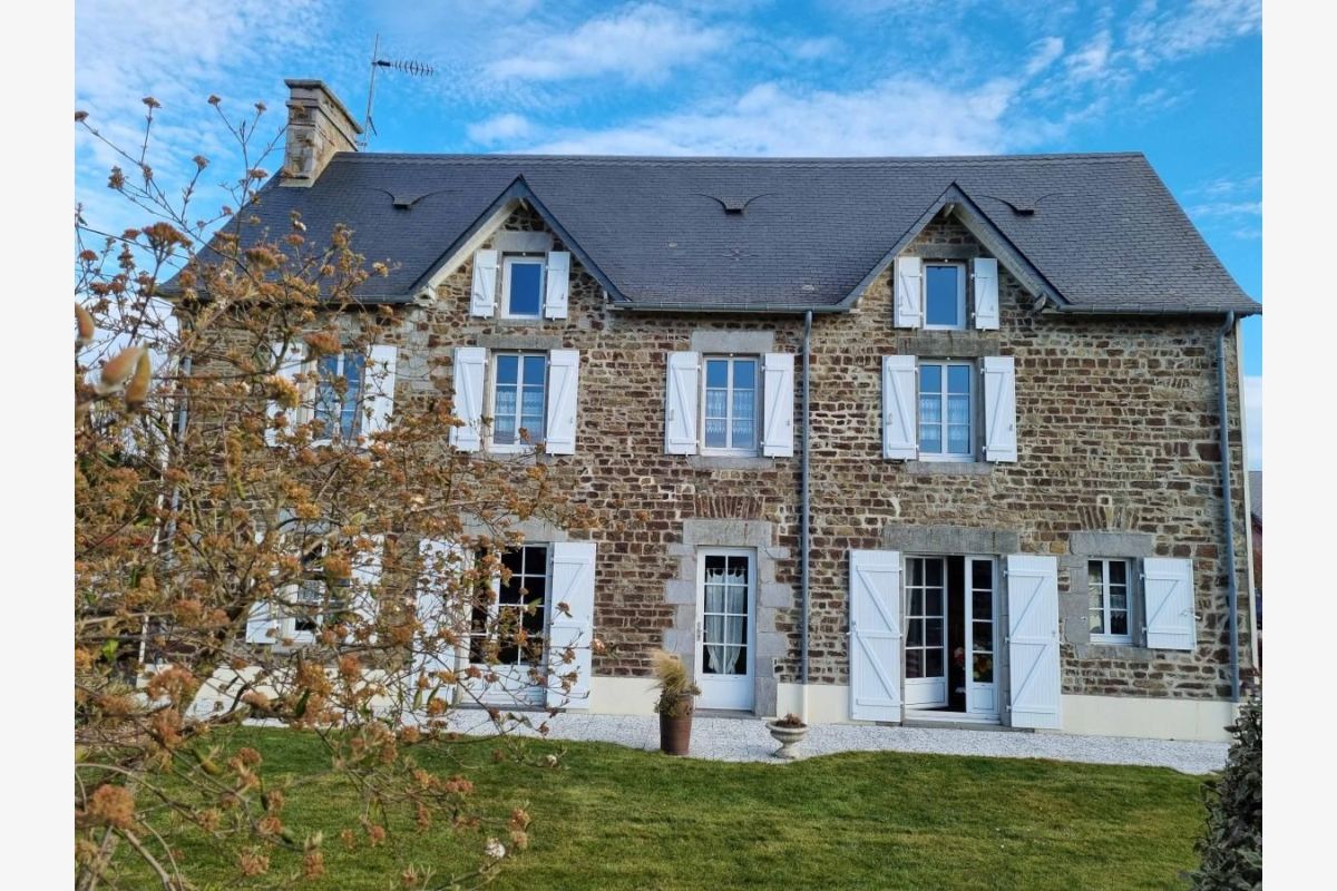 Photo 1 à 7 km de Coutances, vds propriété de caractère, sans vis-à-