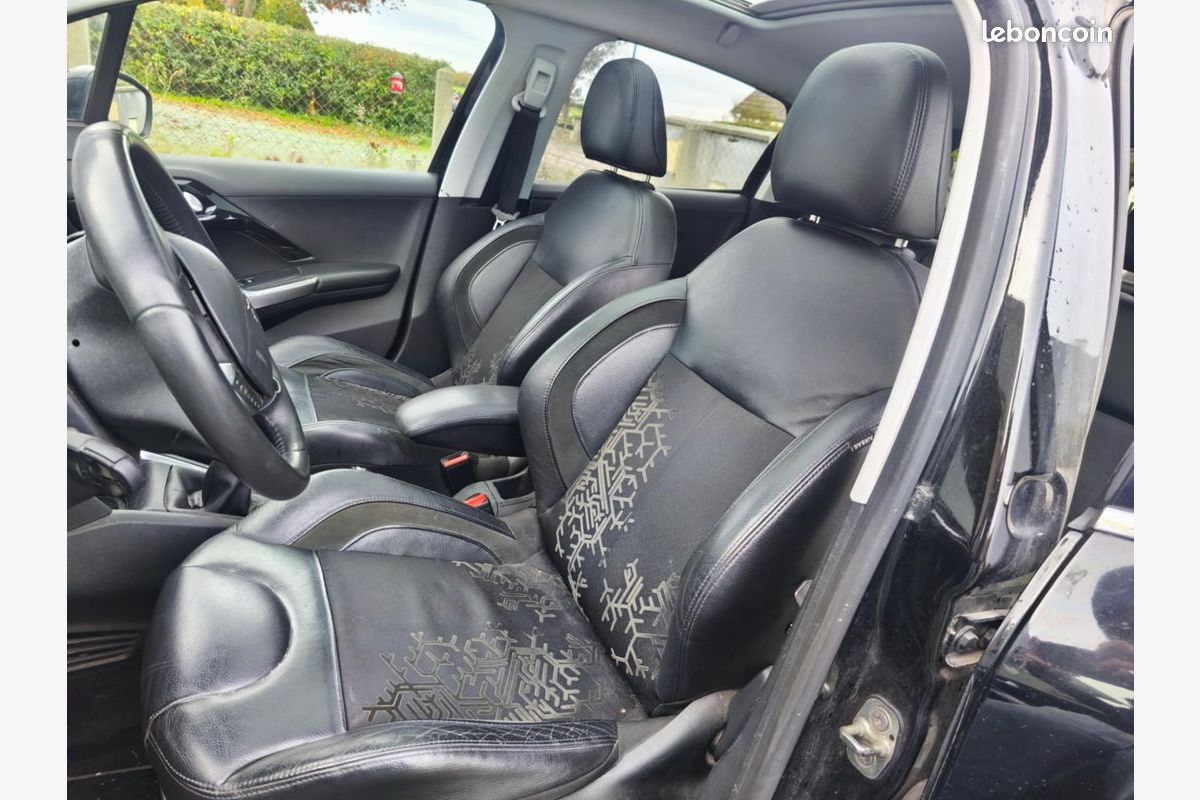 A VENDRE Peugeot 208 Féline 1.6L VTi 120ch - 173188_62519fdcae255126c97d0e4f6781bba0.jpg