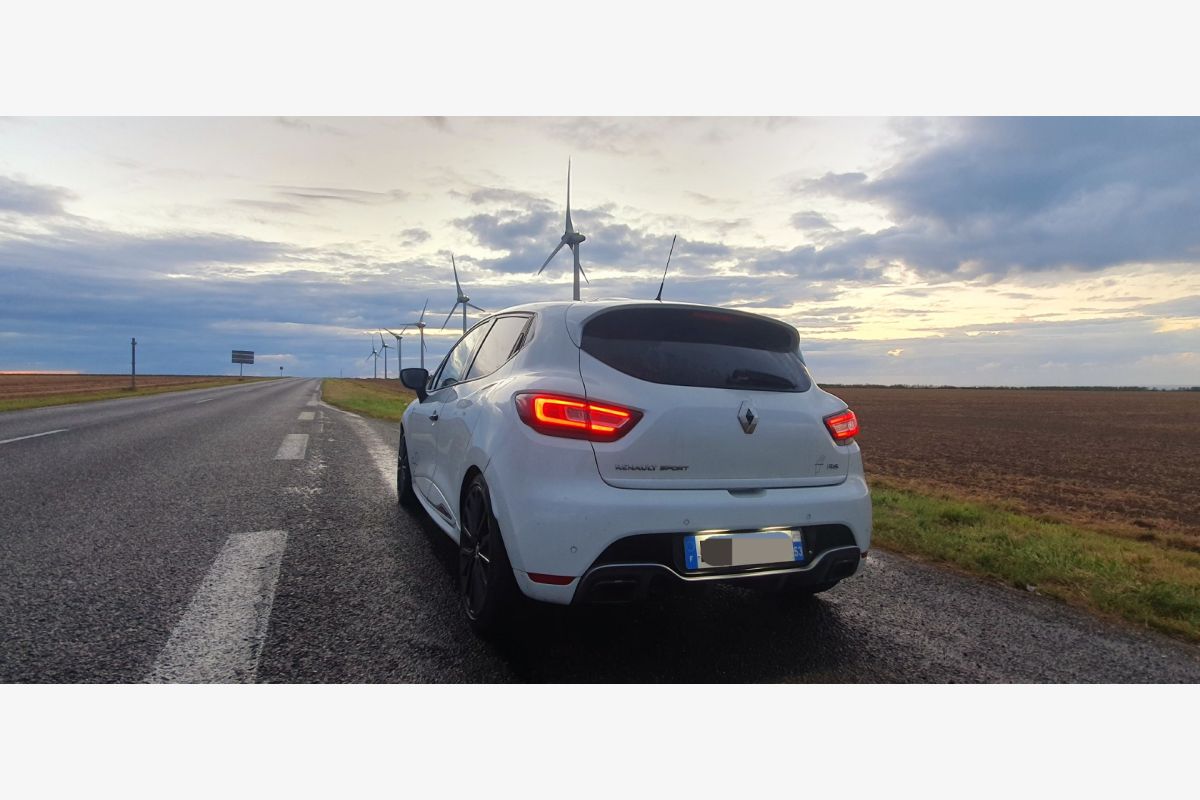 Clio 4 rs Trophy phase 2 - 173366_e704b4656c4e099931223c529e153f5c.jpg