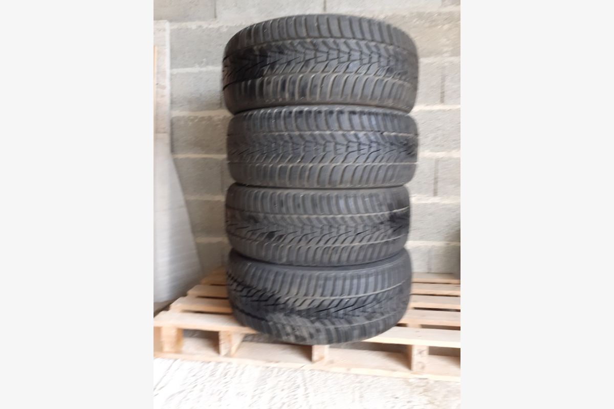 Photo 1 4 pneus hiver verglas