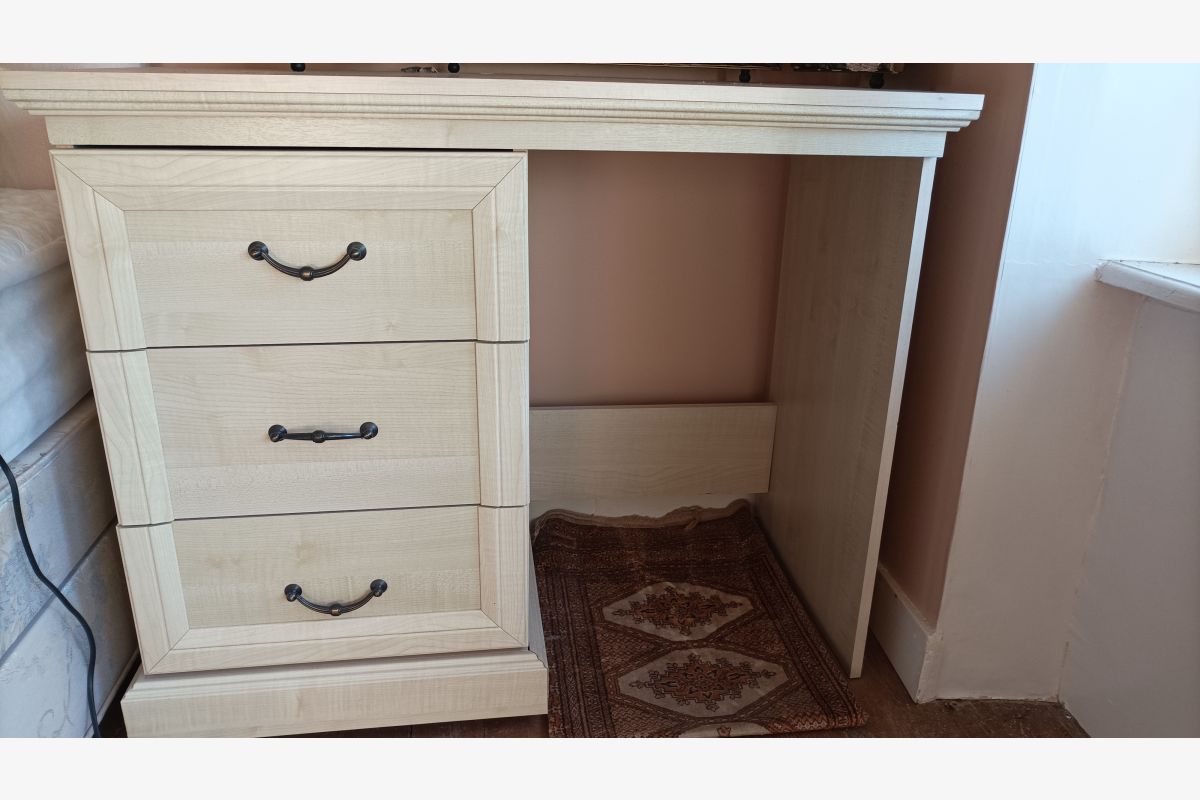 Coiffeuse et commode - 173981_66a5e32d0fbaa0db827b1d55e0a45d05.jpg