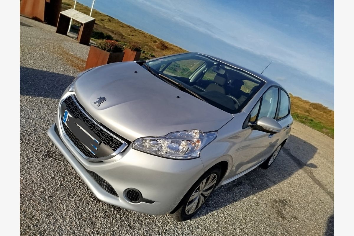 Photo 1 PEUGEOT 208