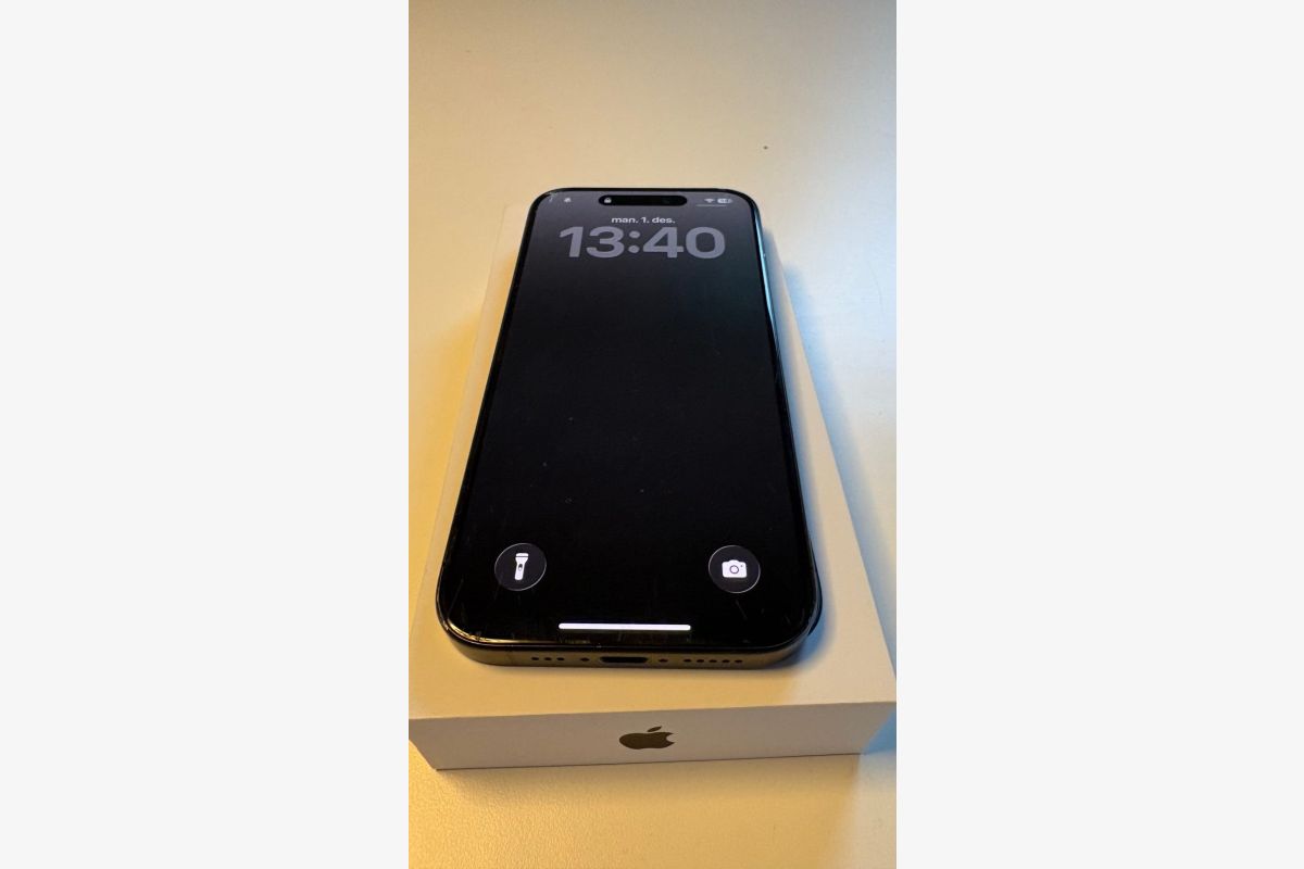 Apple iPhone 15 Pro 128 Go - vitre endommagée - 174242_44e6d255cbc220cc57594bb18b8d1795.jpg