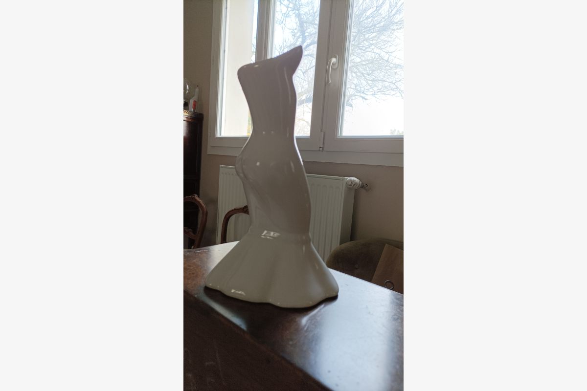 Vase blanc en forme de femme en robe - 174342_3d3f6c43ca57154fd832ba3490314e16.jpg